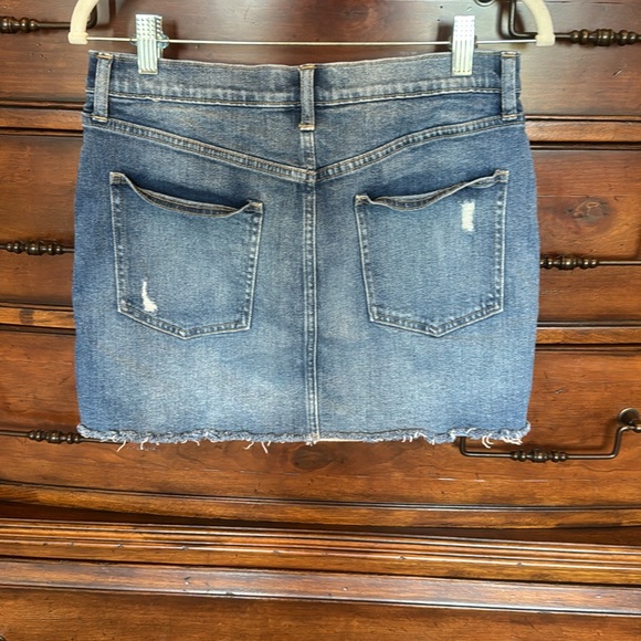GAP Jean skirt. Raw hem and distressed. Size 6. GUC - Picture 3 of 3